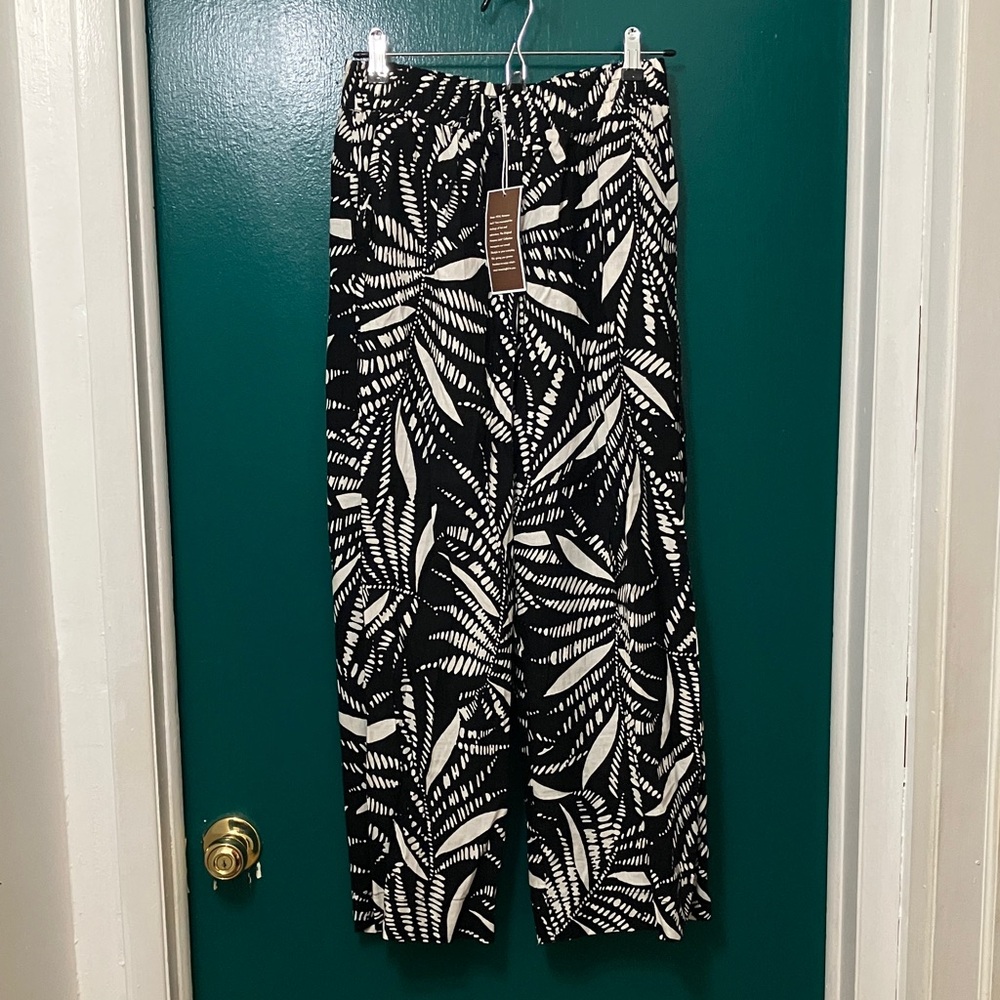 NEW Panama Jack Black and White Leaf Print Cropped Pants